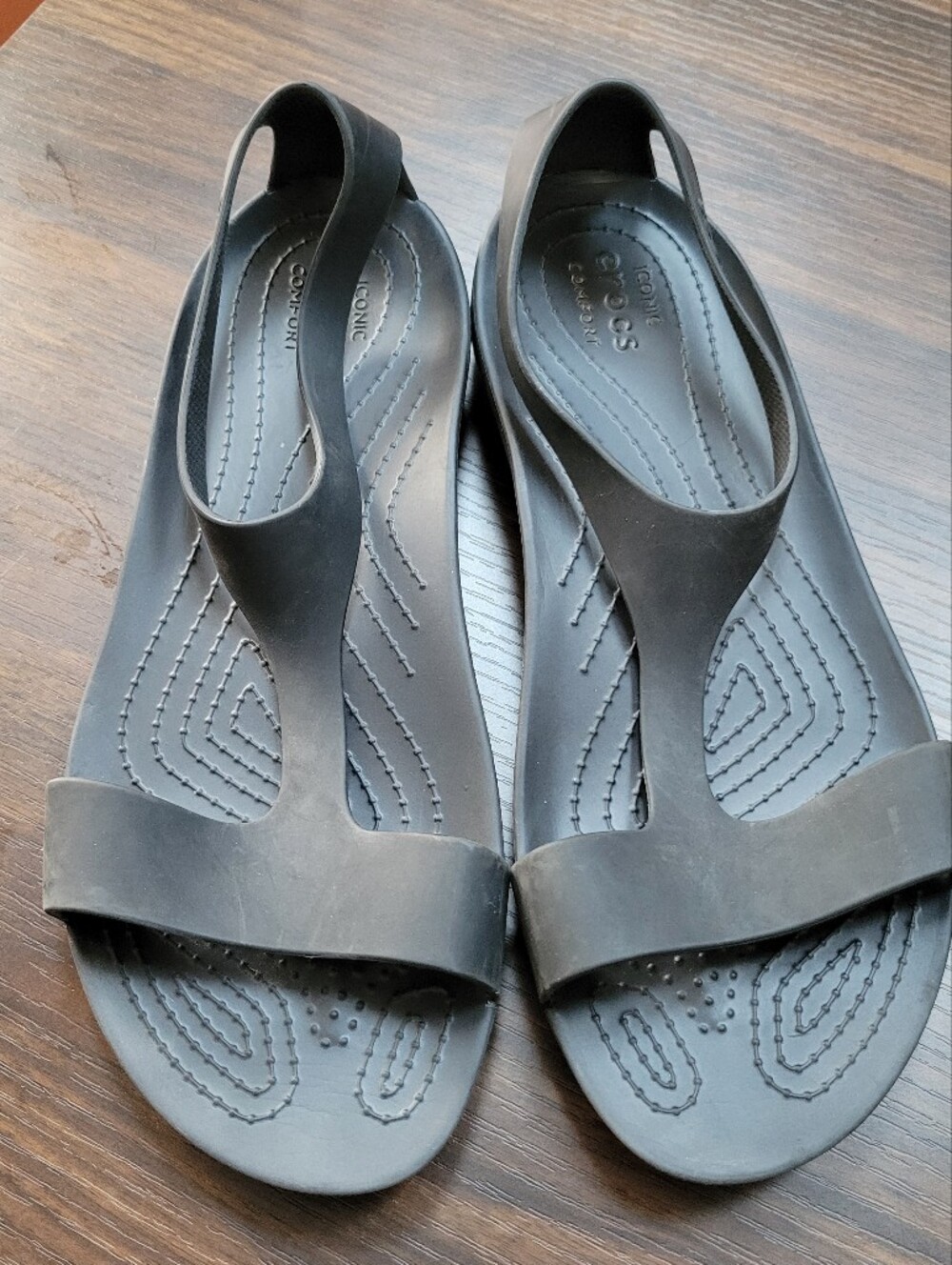 Crocs Serena Black Rubber T Strap Sandal Women Size 9 Comfort Casual Minimal